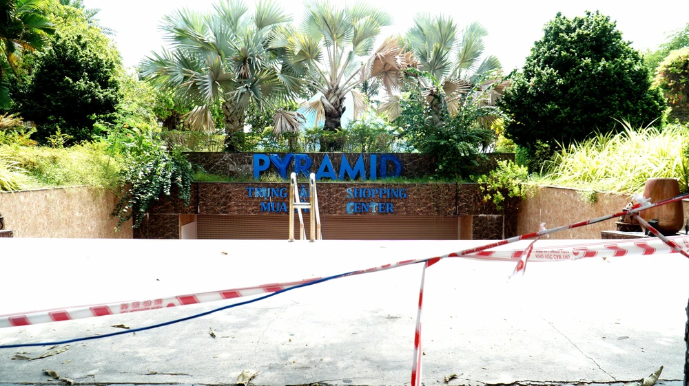 Ghi nhận của PV, công trình dịch vụ dưới lòng đất của nhà hàng Nga đang trong tình trạng đóng cửa.