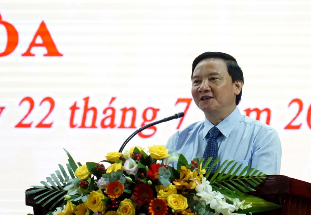 Ông Nguyễn Khắc Định, Phó Chủ tịch Quốc hội, đề nghị tỉnh Khánh Hòa xây dựng chương trình hành động cụ thể. Ảnh: HH