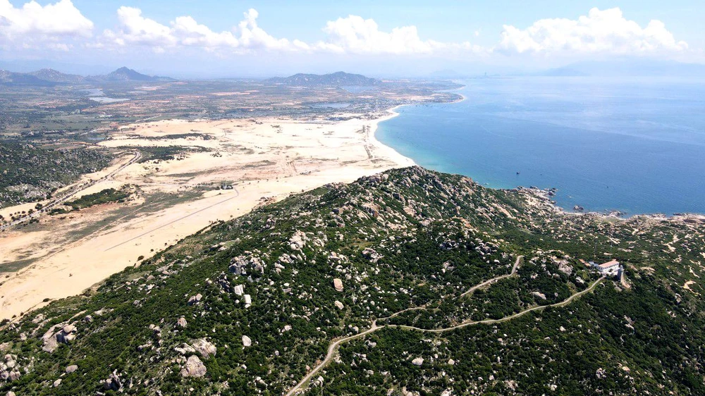 Khu vực Mũi Dinh với cảnh quan thiên nhiên độc đáo ở Ninh Thuận. Ảnh: HUỲNH HẢI. Khu vực Mũi Dinh với cảnh quan thiên nhiên độc đáo ở Ninh Thuận. Ảnh: HUỲNH HẢI.