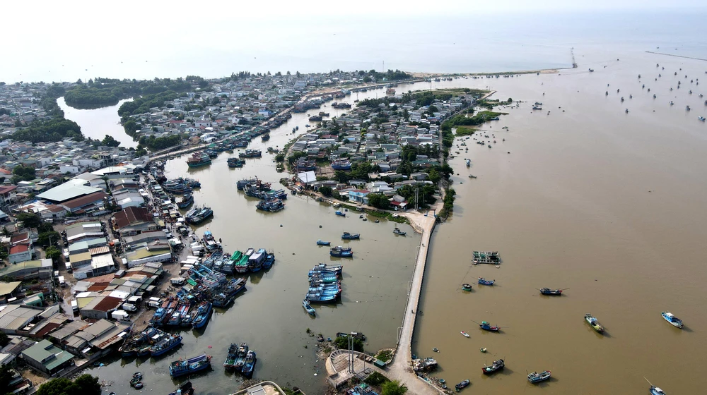 Ban quản lý khai thác các cảng cá muốn sớm mở rộng cảng cá Đông Hải. Ảnh: HUỲNH HẢI Ban quản lý khai thác các cảng cá muốn sớm mở rộng cảng cá Đông Hải. Ảnh: HUỲNH HẢI