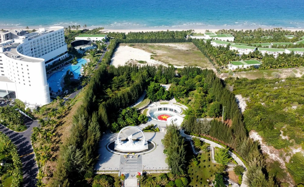 Khánh Hòa lên phương án thu hồi khoảng 50 m mặt biển để đồng bộ Khu tưởng niệm ra hướng biển. Ảnh: XN.