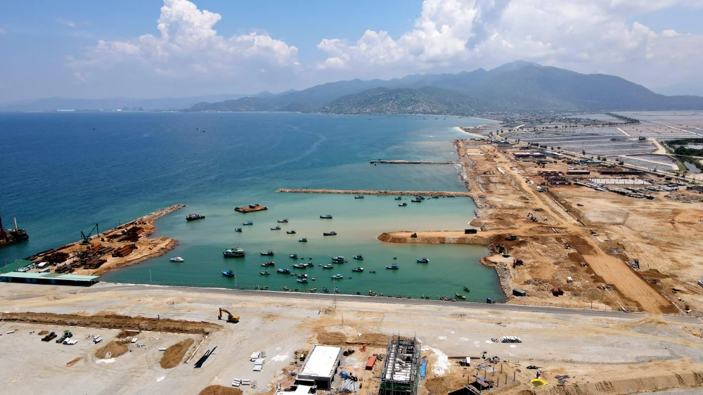 Cảng tổng hợp Cà Ná hướng đến cảng có chức năng trung chuyển quốc tế. Ảnh: HH.