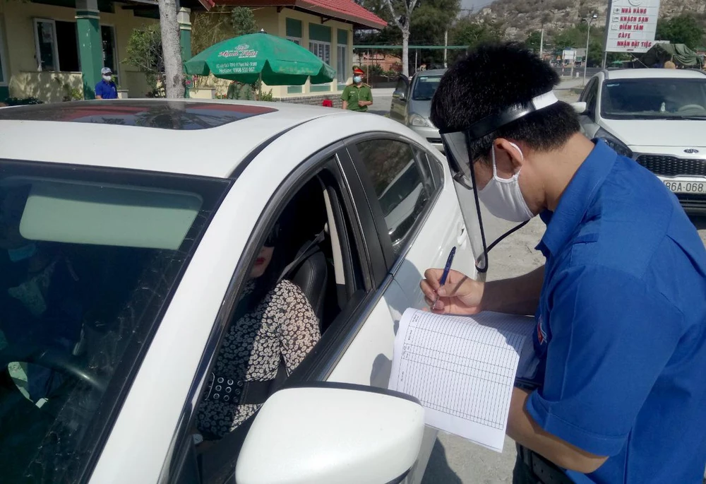 Ninh Thuận giảm 50% sáu loại lệ phí để hỗ trợ đối tượng ảnh hưởng dịch COVID-19. Ảnh: HH