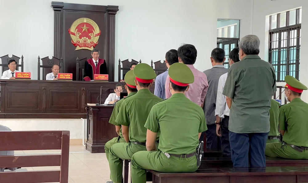 Phiên tòa xử vụ án đưa và nhận hối lộ ở Công ty Cấp nước Ninh Thuận bị hoãn do vắng mặt bị cáo. Ảnh: HL.