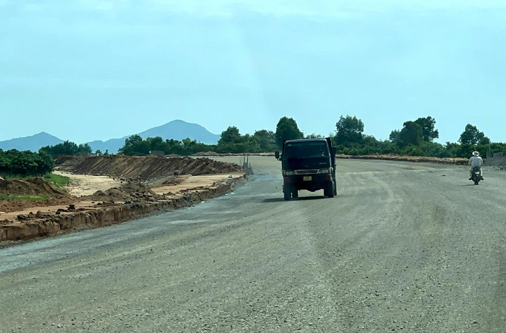 Cao tốc Nha Trang - Cam Lâm đang thi công. Ảnh: XN.