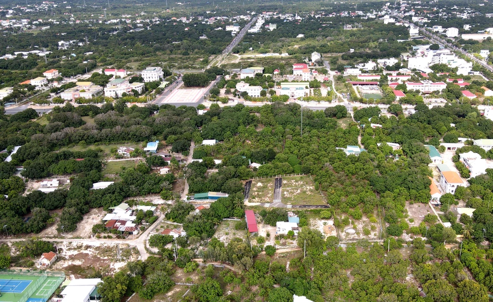 Ban Thường vụ Huyện ủy và nhiều cán bộ huyện Cam Lâm bị kỷ luật vì liên quan đến sai phạm. Ảnh: HH.