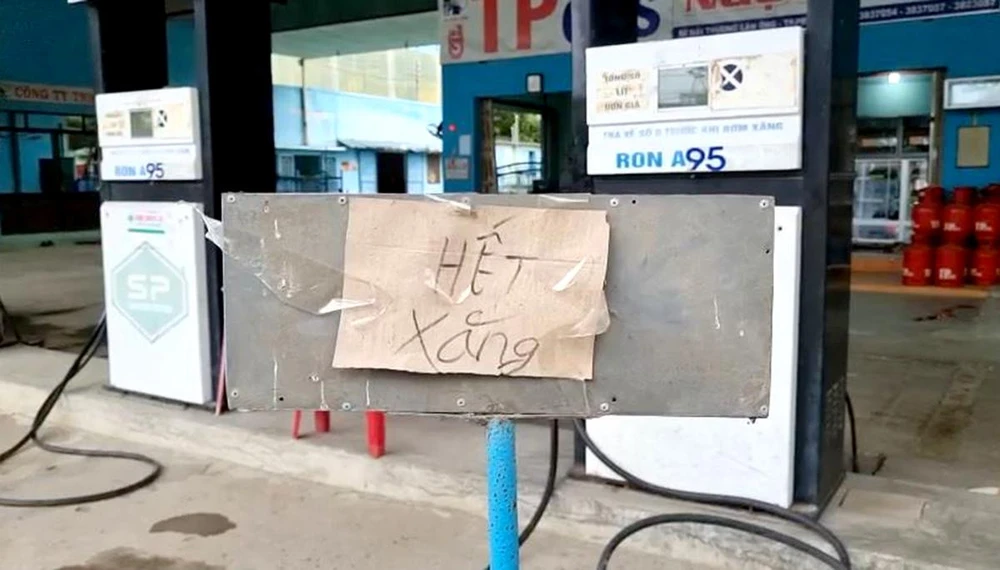 Hàng loạt doanh nghiệp kinh doanh xăng dầu ở Ninh Thuận gửi đơn kiến nghị ngừng bán. Ảnh: HH.