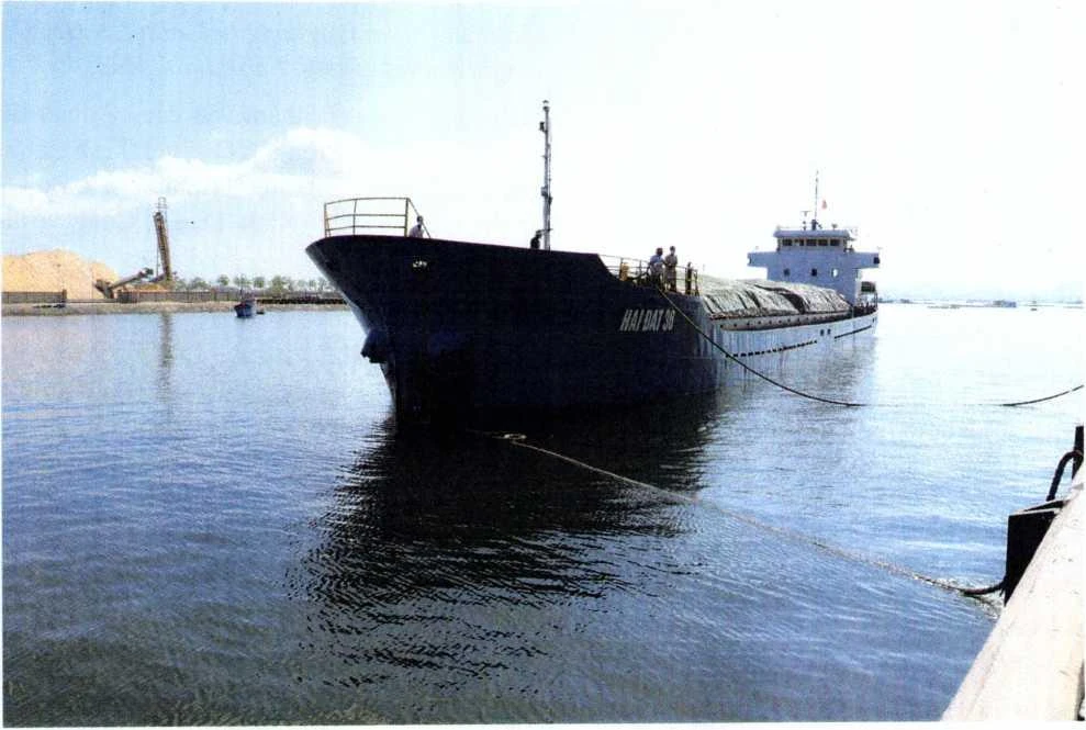 Tàu Hải Đạt 36 tại cảng Ba Ngòi sau tai nạn. Ảnh: CẢNG VỤ