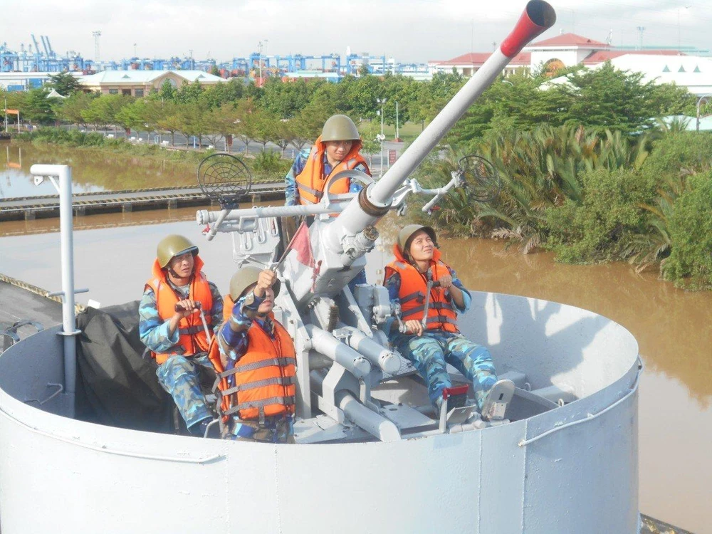 Cán bộ chiến sĩ Lữ đoàn 125 Vùng 2 Hải quân huấn luyện. Ảnh: HẢI QUÂN