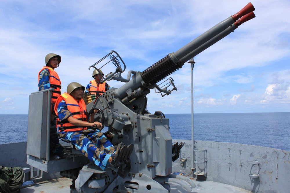 Cán bộ chiến sĩ Lữ đoàn 125 huấn luyện chiến đấu. Ảnh: HẢI QUÂN