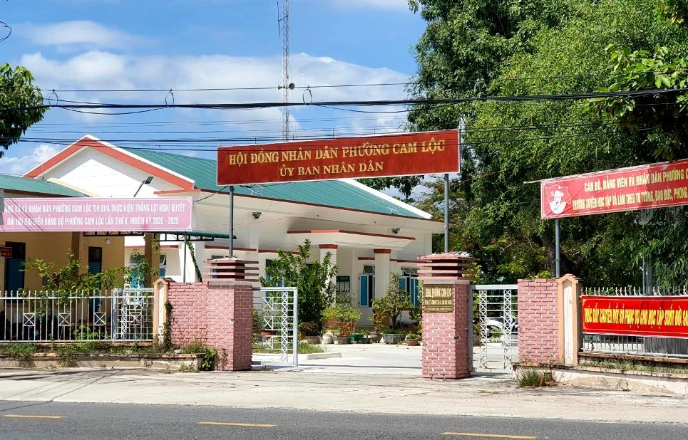 Chủ tịch phường Cam Lộc bị kỷ luật vì để lấn chiếm đất núi Hòn Rồng. Ảnh: HH.