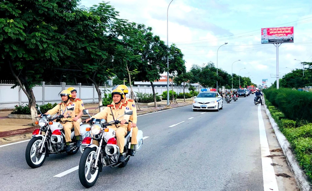 Công an tỉnh Ninh Thuận diễu hành tuyên truyền đợt cao bảo vệ Tết Nguyên đán Quý Mão. Ảnh: CA