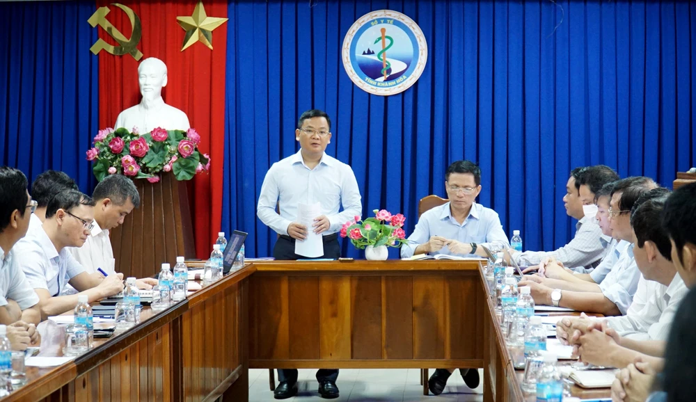 Đoàn công tác Bộ Y tế làm việc tại Khánh Hòa. Ảnh: HH.