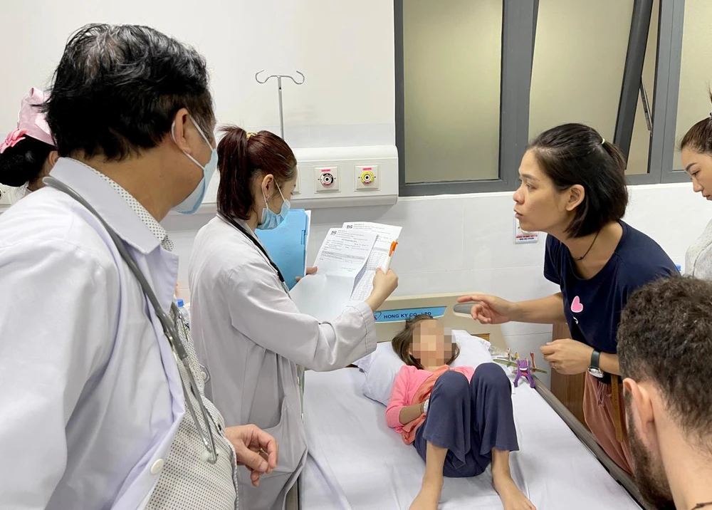 Còn 137 bệnh nhân bị ngộ độc đang điều trị tại bệnh viện. Ảnh: HH.