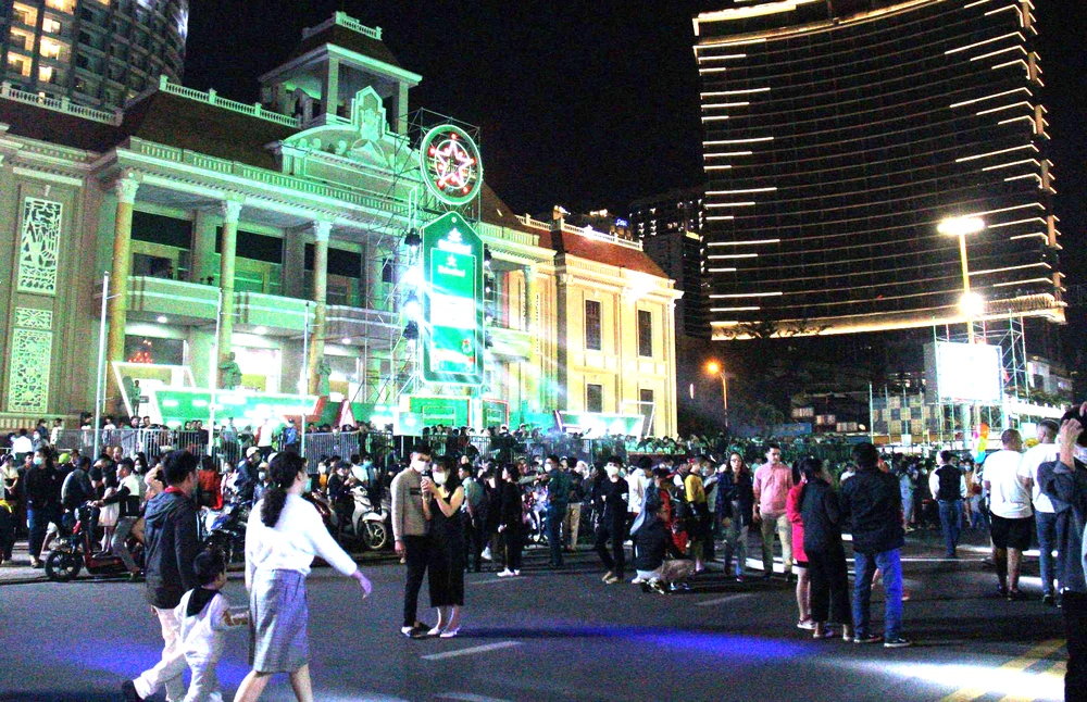 Sân khấu chương trình ca nhạc countdown chuẩn bị chương trình. Ảnh: CHU VÂN