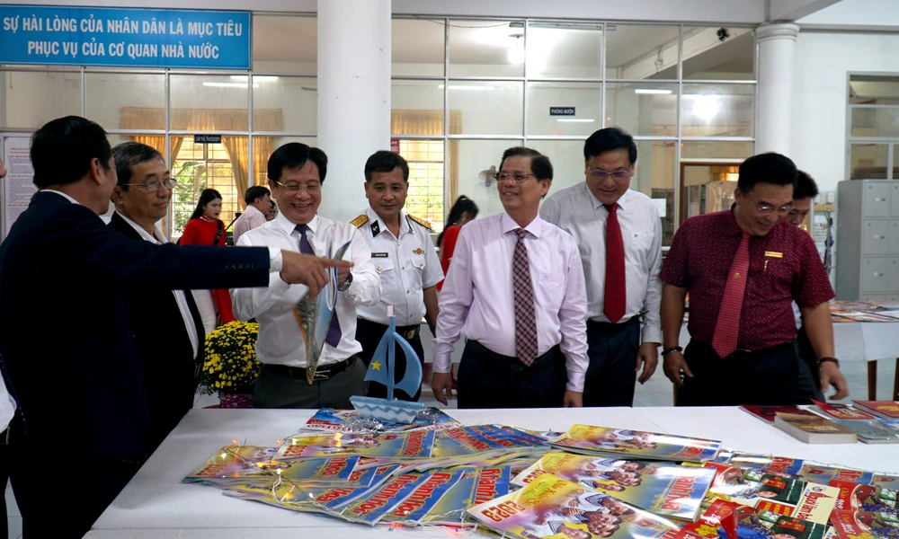 khai mạc hội báo xuân khánh hòa 3