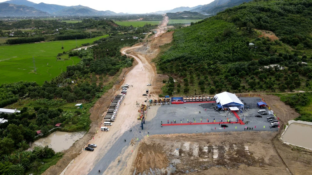 Khởi công dự án cao tốc Bắc - Nam phía Đông qua địa phận Khánh Hòa. Ảnh: HH.