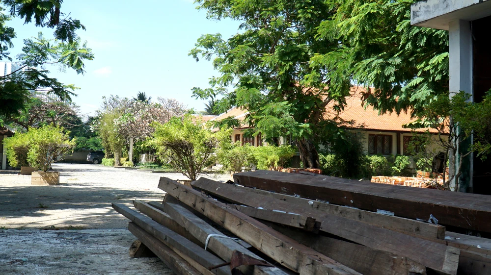 Theo ông Nguyễn Tấn Tuân, quan điểm của tỉnh vẫn giữ lại những điểm check in, điểm dừng chân, giải khát. Tỉnh sẽ giao các cơ quan chức năng tận dụng các công trình sẵn có để phục vụ sinh hoạt cộng đồng như tập bơi cho trẻ em, yoga…