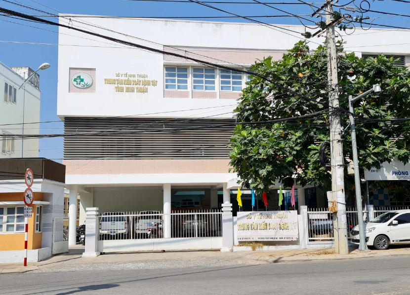 Hai cán bộ CDC Ninh Thuận bị bắt. Ảnh: Đ.K