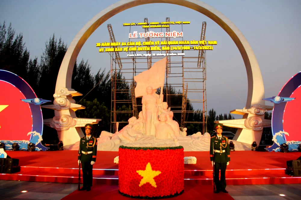 Chiều 13-3, Tỉnh ủy, HĐND, UBND, UBMTTQ VN tỉnh Khánh Hòa tổ chức lễ tưởng niệm 35 năm ngày 64 cán bộ, chiến sĩ Hải quân nhân dân Việt Nam hy sinh tại đảo Gạc Ma thuộc quần đảo Trường Sa của Việt Nam khi làm nhiệm vụ bảo vệ chủ quyền biển đảo (14-3-1988 – 14-3-2023).