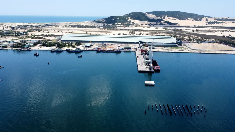 Khu kinh tế Vân Phong có diện tích 150.000 ha. Ảnh: H.H Khu kinh tế Vân Phong có diện tích 150.000 ha. Ảnh: H.H