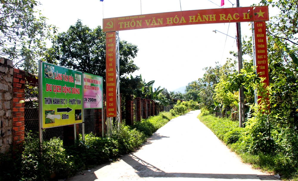 Bổ sung tác động của tuyến đường đến đồng bào dân tộc thiểu số. Ảnh: THANH XUÂN