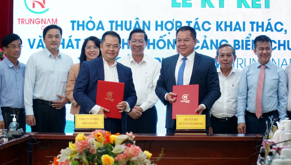 Cảng Sài Gòn ký kết hợp tác với nhà đầu tư cảng Cà Ná. Ảnh: H.H