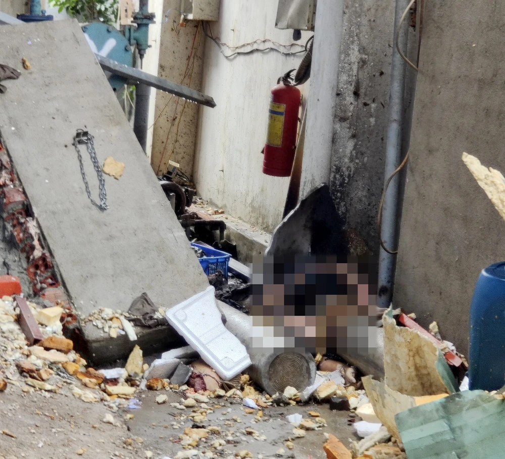 Hiện trường nam công nhân tử vong sau vụ nổ. Ảnh: H.T