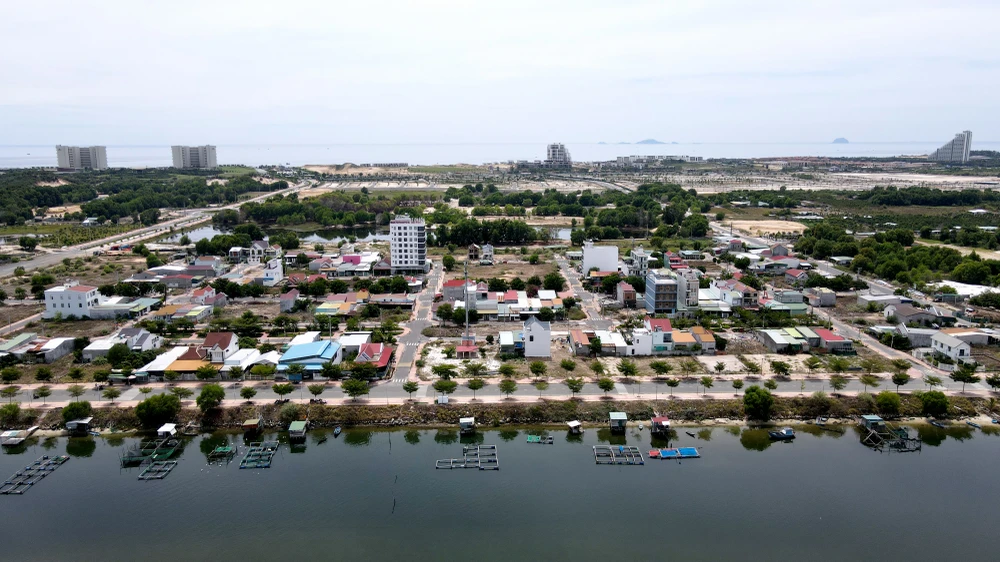 Huyện Cam Lâm thừa nhận việc tạm dừng biến động đất đai tại 114 khu vực là trái quy định. Ảnh: H.H