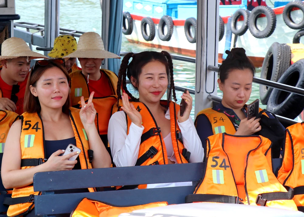 Sở Du lịch Khánh Hòa đề nghị các doanh nghiệp nâng cao chất lượng dịch vụ phục vụ du khách trong dịp lễ. Ảnh: C.T Sở Du lịch Khánh Hòa đề nghị các doanh nghiệp nâng cao chất lượng dịch vụ phục vụ du khách trong dịp lễ. Ảnh: C.T