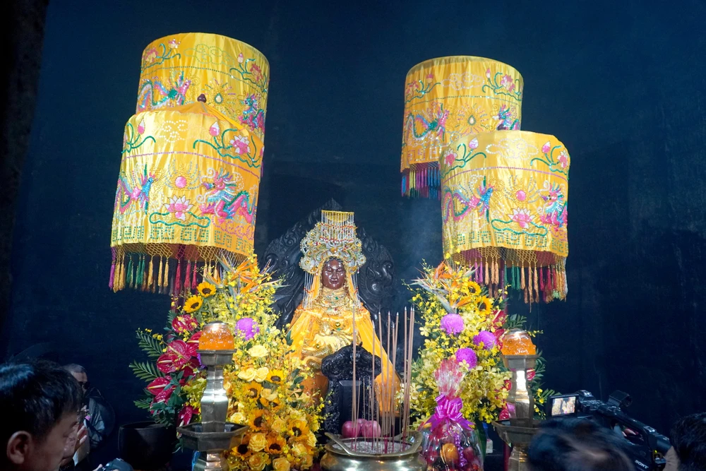 Lễ hội nhằm tưởng nhớ công ơn của Thiên Y Ana Thánh Mẫu. Ảnh: T.N