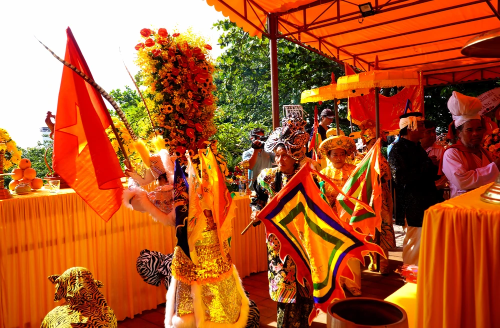 Nghi lễ tín ngưỡng thờ Mẫu Thiên Y Ana. Ảnh: T.N