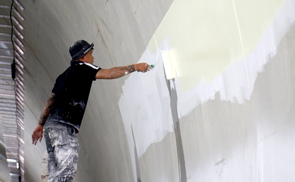 Ông Nguyễn Văn Huy, Giám đốc Công ty TNHH đầu tư đường cao tốc Nha Trang - Cam Lâm cho biết mặc dù dự án gặp khó khăn do COVID-19 và giá cả nguyên vật liệu tăng cao, tuy nhiên đơn vị có sự chuẩn bị, lập kế hoạch đầu tư, bố trí vốn phù hợp, áp dụng công nghệ hiện đại nên dự án đã về đích sớm 3 tháng.