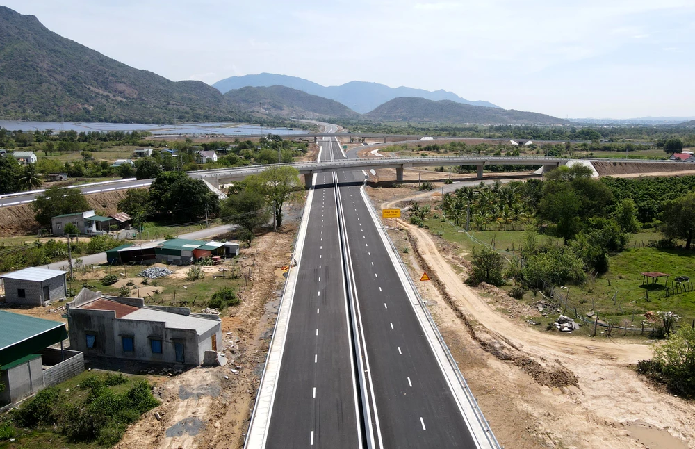 Ngày 12-5, Bộ GTVT đã ban hành kế hoạch tổ chức Lễ khánh thành dự án xây dựng công trình đường bộ cao tốc Bắc - Nam phía Đông giai đoạn 2017 - 2020 đoạn Nha Trang - Cam Lâm và Vĩnh Hảo - Phan Thiết vào ngày 19-5.