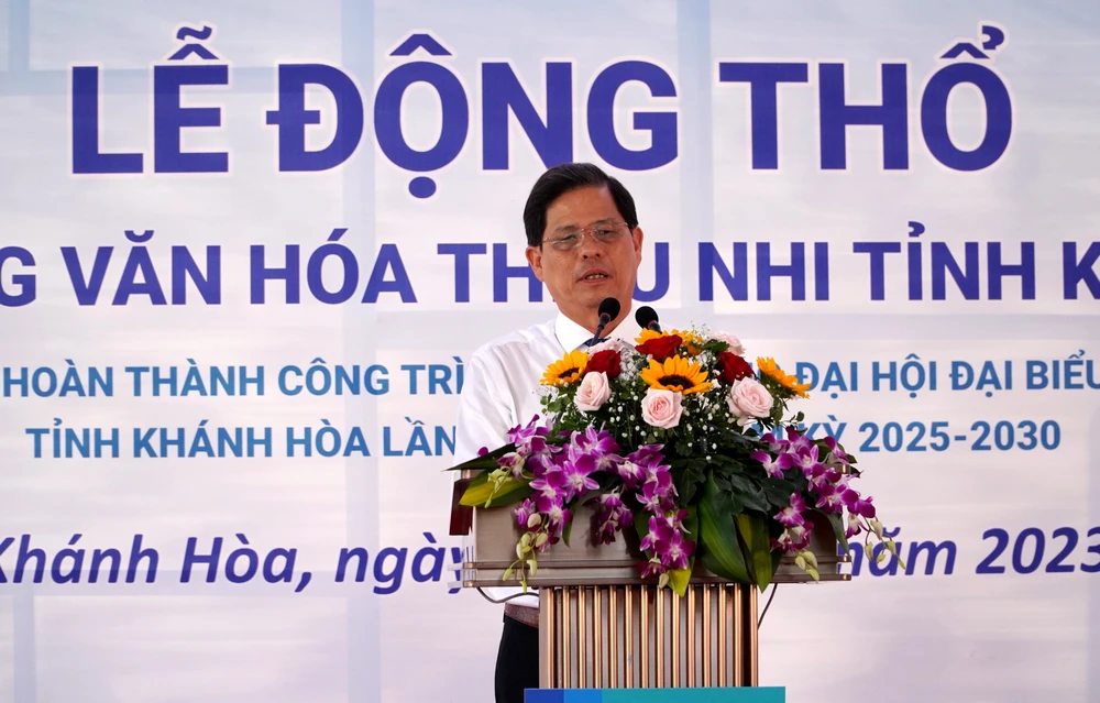 Ông Nguyễn Tấn Tuân, Chủ tịch UBND tỉnh Khánh Hòa, đề nghị chủ đầu tư tập trung nguồn lực thực hiện đúng tiến độ dự án. Ảnh: T.N