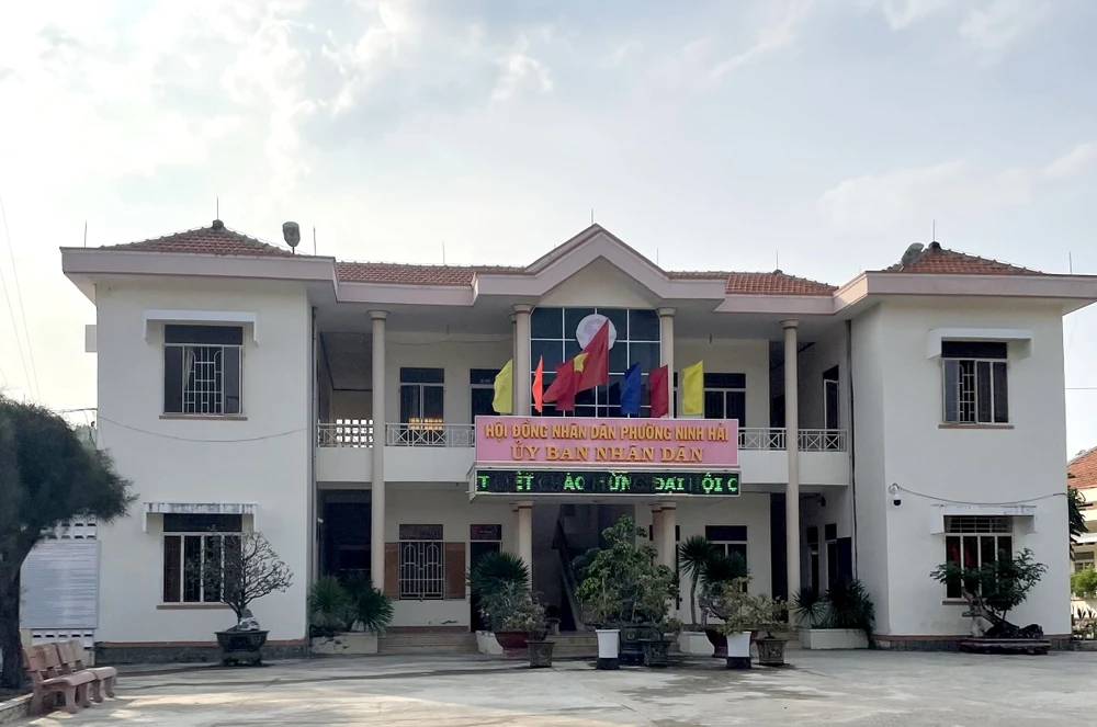 Nhiều vi phạm về đất đai xảy ra tại UBND phường Ninh Hải. Ảnh: H.H