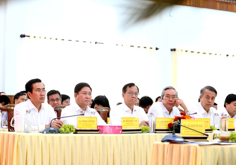 Lãnh đạo tỉnh Ninh Thuận tham dự buổi làm việc. Ảnh: VĂN NỶ