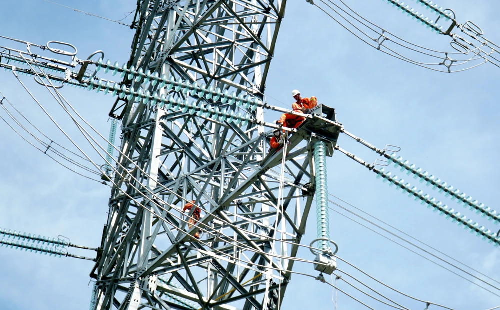 Vị trí xử lý tình huống giả định cao khoảng 50 m. Ảnh: H.H