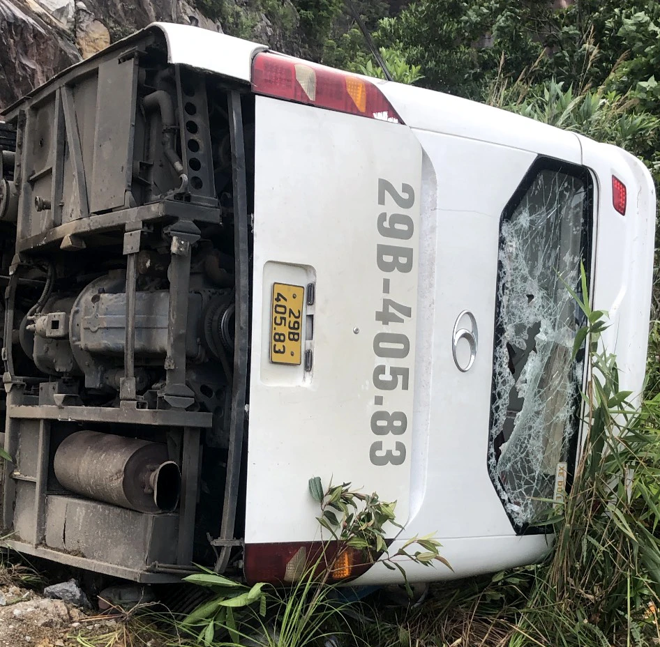 Ba du khách tử vong tại chỗ sau vụ tai nạn. Ảnh: HH