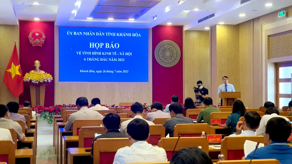 Ông Nguyễn Thanh Hà thông tin tại buổi họp báo. Ảnh: H.H