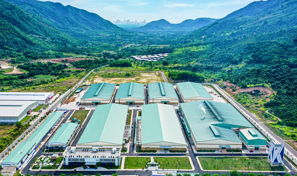 Nhà máy Thuốc lá Khatoco Khánh Hòa tại CCN Trảng É 1. Ảnh: T.T Nhà máy Thuốc lá Khatoco Khánh Hòa tại CCN Trảng É 1. Ảnh: T.T