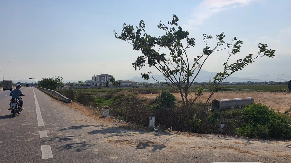 Khu vực người dân kiện UBND huyện vì bị thu hồi quyết định chuyển mục đích sử dụng đất. Ảnh: H.H