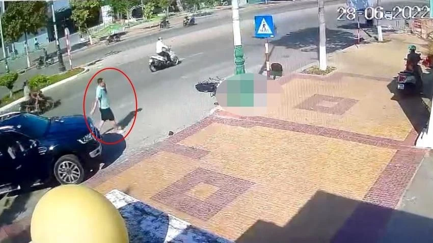 Vụ tai nạn làm nữ sinh lớp 12 tử vong. Ảnh cắt từ clip.