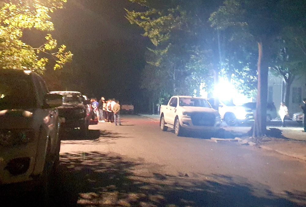 điều khiển gàu xe múc đánh chết chỉ huy trên công trường