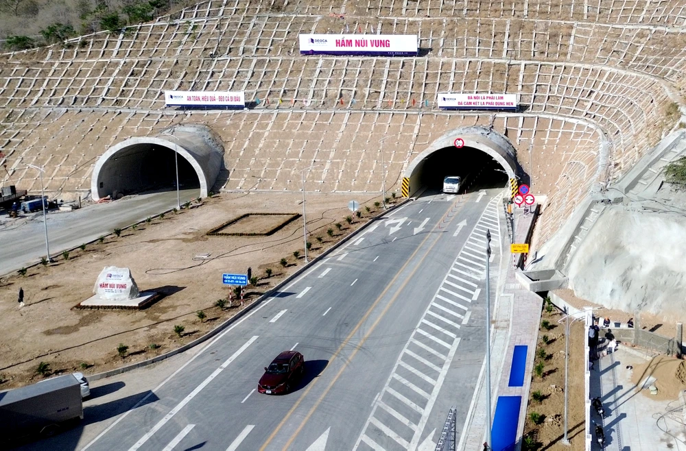 cao tốc cam lâm - vĩnh hảo 2.jpg