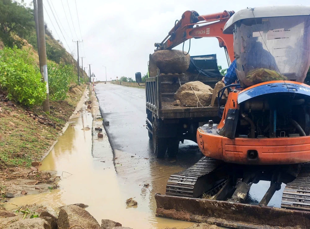 sạt lở đường.jpg