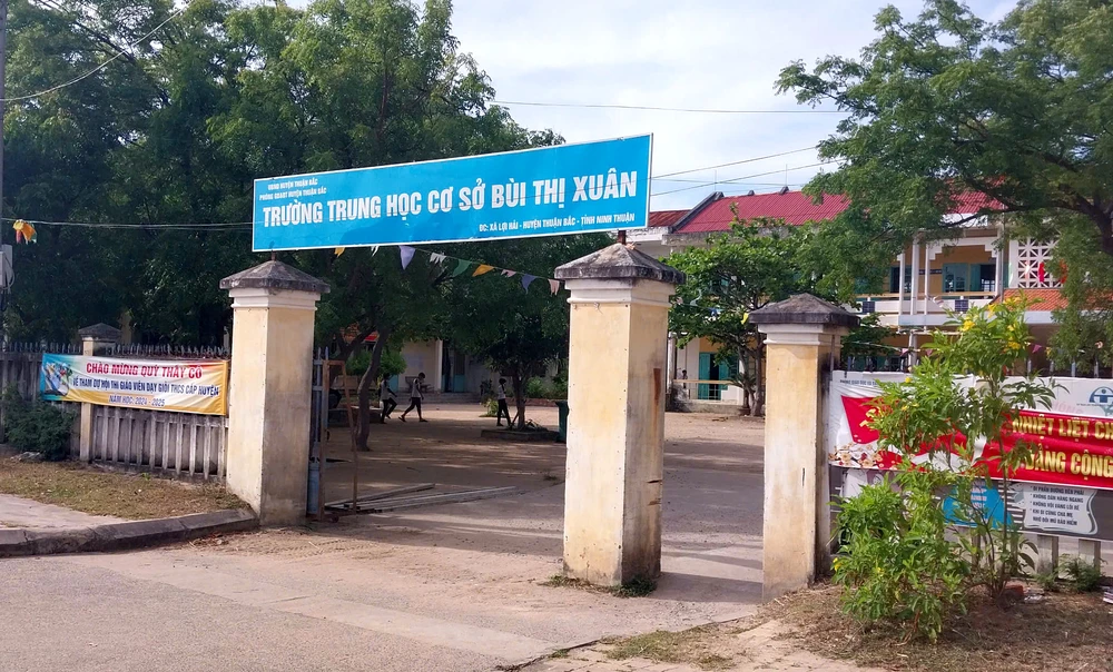 tuyển dụng giáo viên 1.jpg