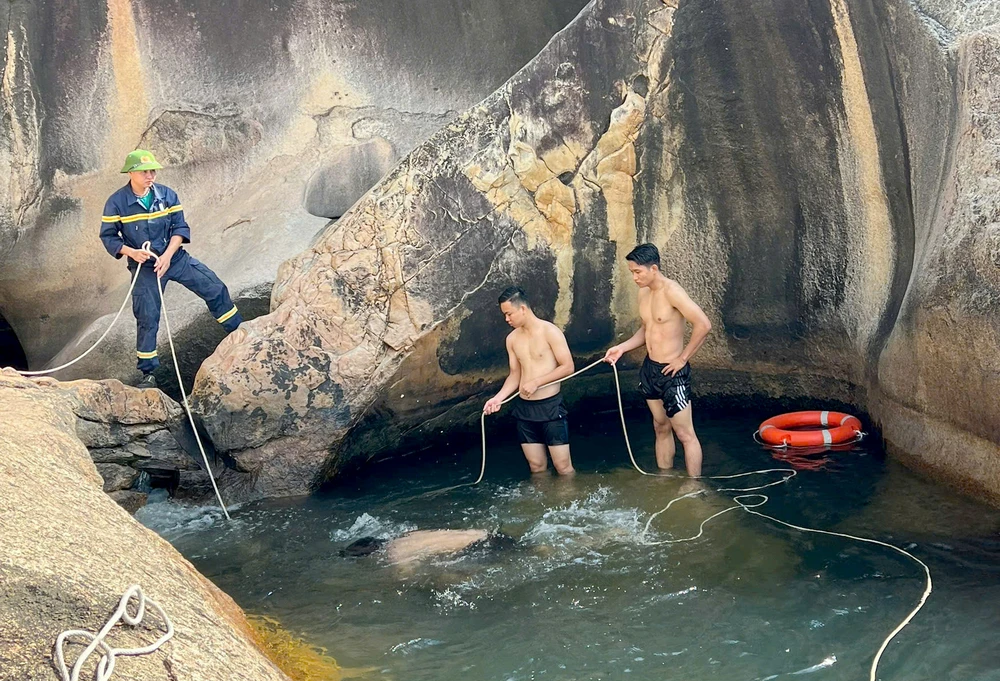 thi thể nam thiếu niên.jpg