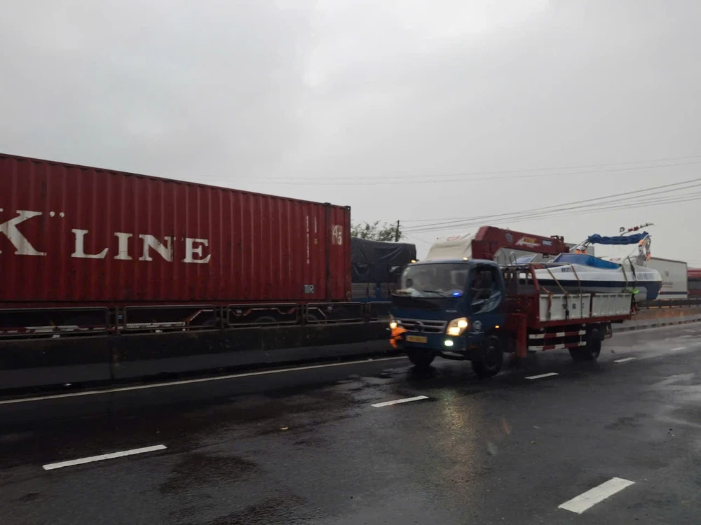 Ùn tắc ở đèo cả