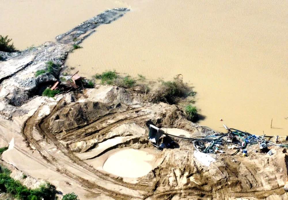 khai thac khoang san.jpg